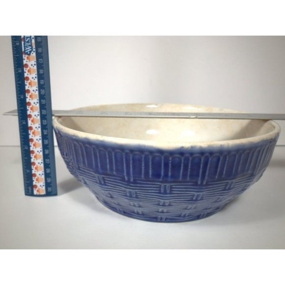 Vintage stoneware basket weave mixing bowl, blue 9" serving Bowl, ironstone pott - Picture 10 of 10